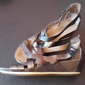 dansko veruca rose gold